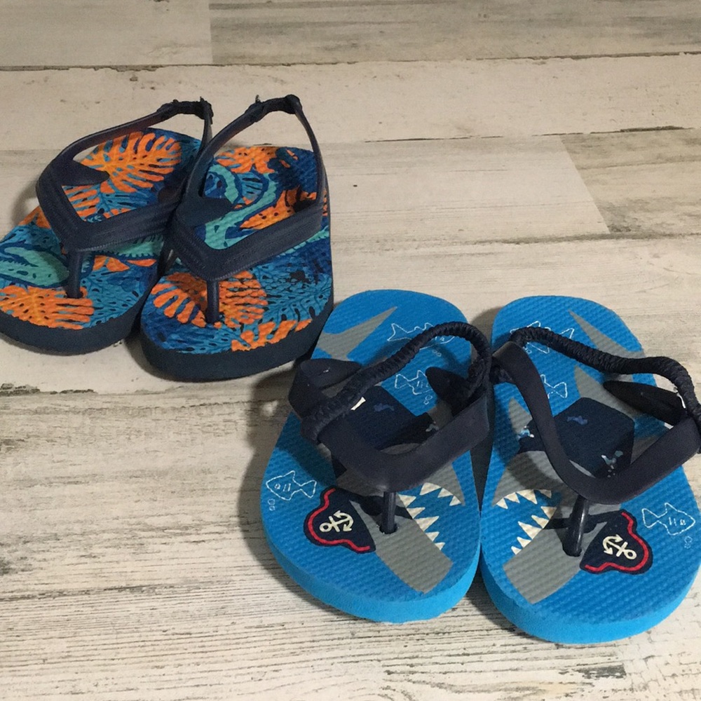 Two pair boys dinosaur and shark flip flops size 10/11